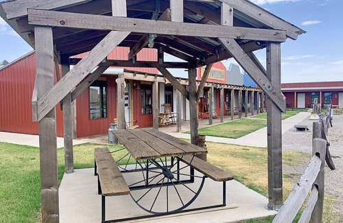 Cache Cabin | Saving the Longhorn Cabin near Wichita Mountains Medicine Park Cache, sleeps 2