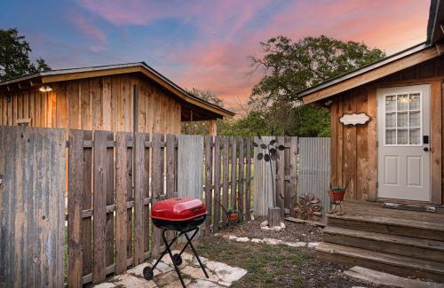 Fredericksburg House | Saw Mill Cabin - Hot Tub & 10 Mins to Main St