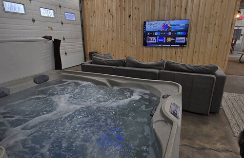 Sodus House | Sawyers Barn dominium w/Hot tub