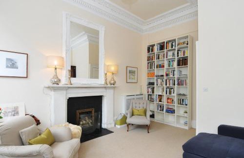 Bonnington Apartment | Saxe Coburg Place - 325