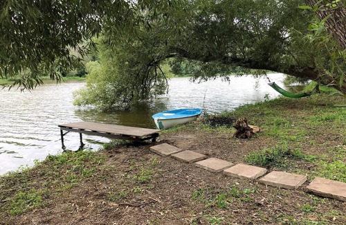 Tynec nad Sazavou Cottage | Sazava River Cottage with boating experience
