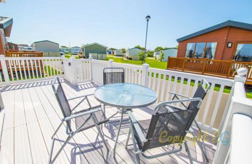 Camber Resort | SBL54 - Camber Sands Holiday Park - Mini Lodge - 3 Bedrooms - Decking - Dishwasher - Private Parking
