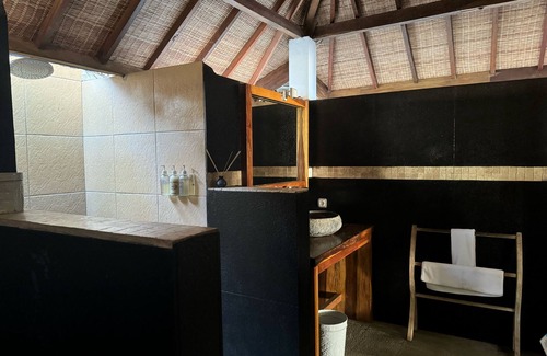 Gili Air Hotel | Scallywags Beach Club