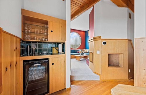 Fairbanks House | Scandinavian Aurora Villa