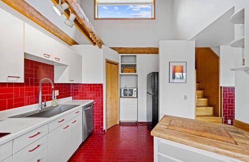 Fairbanks House | Scandinavian Aurora Villa