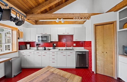 Fairbanks House | Scandinavian Aurora Villa