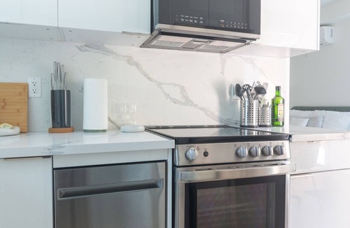 North Hollywood Apartment | Scandinavian-Style 1BR Apartment BUILT 2024 (p80)