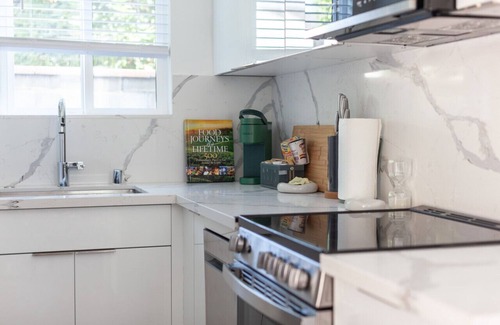 North Hollywood Apartment | Scandinavian-Style 1BR Apartment BUILT 2024 (p80)