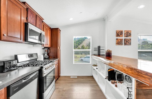 Castro Valley House | Scape to the Ranch: Relax, Work or Explore w/WiFi in fabulous Castro Valley