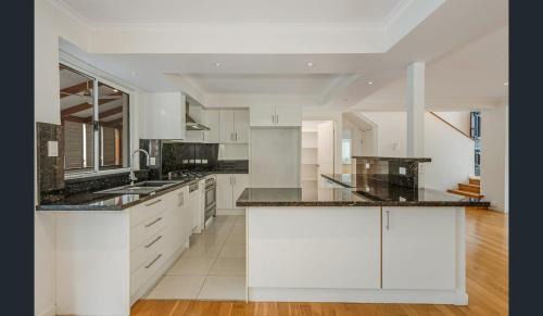 Redcliffe Apartment | Scarborough Private Accommodation B