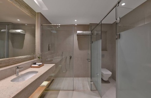 Soma Bay Hotel | Scenic Coastal Suite w/Balcony + Easy Beach Access l 3 Family & Pool-view Rooms