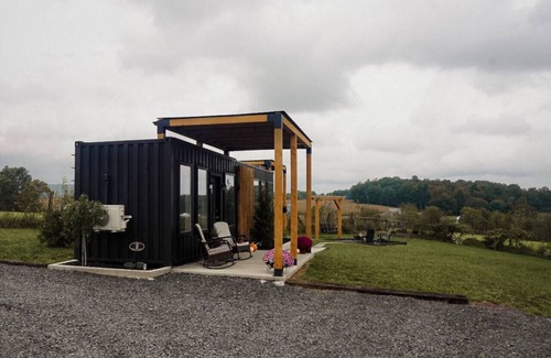 Pine Grove Apartment | ‘Scenic Escapes’ Romantic Pine Grove Getaway!