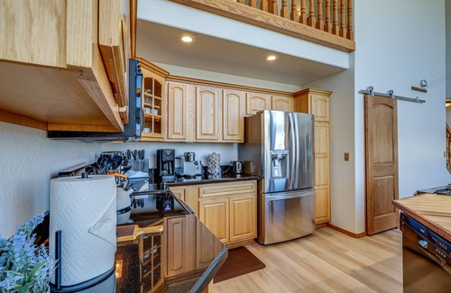 Baderville House | Scenic Flagstaff Home w/Hot Tub & Mountain Views