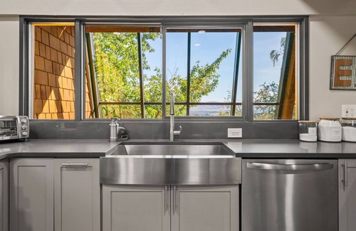 Yakima House | Scenic Retreat awaits…