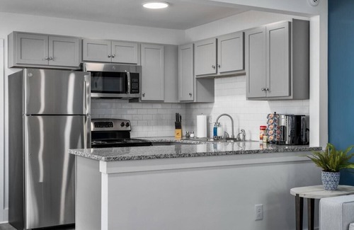 Forest Park Apartment | Scenic Retreat| Modern Comfort in Heart of Bham