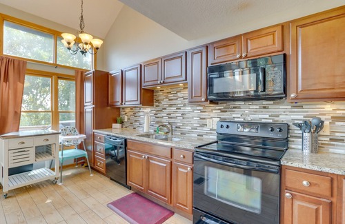 Ranger House | Scenic Talking Rock Creek Resort Home w/Hot Tub
