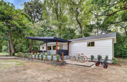 Tulsa Cabin | Scenic Tulsa Getaway w/Deck + Fire Pit