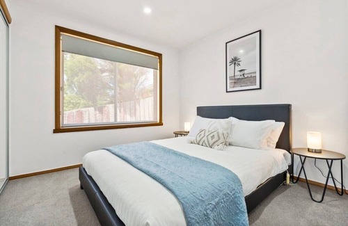 Lutana House | Scenic Urban Retreat, Close to CBD Sleeps10