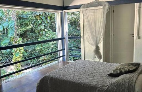 Sao Sebastiao Apartment | Schönes Haus direkt am Fluß in der Mata Atlantica
