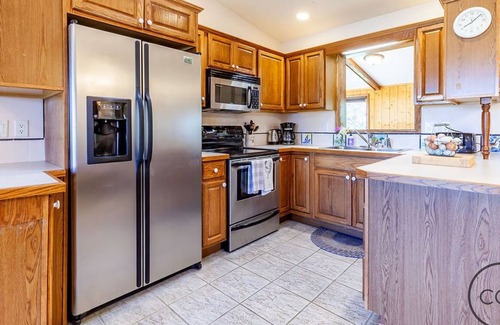 Montague House | Scholl Farm Cottage - Unique FARM STAY close to Lake Michigan
