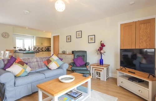 Alnmouth Cottage | SCHOONER COURT NO1, pet friendly, country holiday cottage in Alnmouth