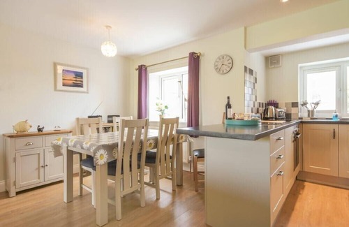 Alnmouth Cottage | SCHOONER COURT NO1, pet friendly, country holiday cottage in Alnmouth