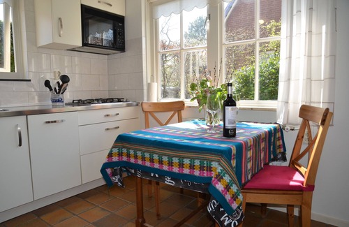 Schoorldam House | SCHOORL: Pretty little holiday house with a beautiful garden and covered veranda.