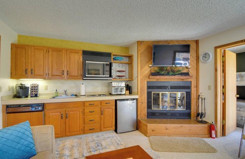Mancelona Condo | Schuss Mountain Resort Condo: Steps to Golf!