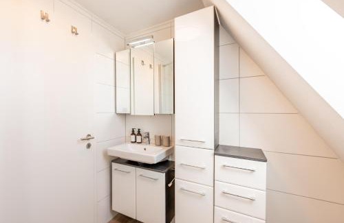 Sasbachwalden Apartment | SCHUSTERjunge Homes I Zentrale Ferienwohnung I neu & modern I 2 Zimmer bis 4 Personen