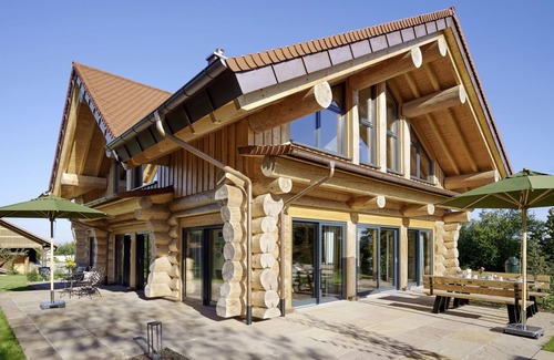 Heitersheim House | Schwarzwaldchalet de luxe mit Sauna by Interhome