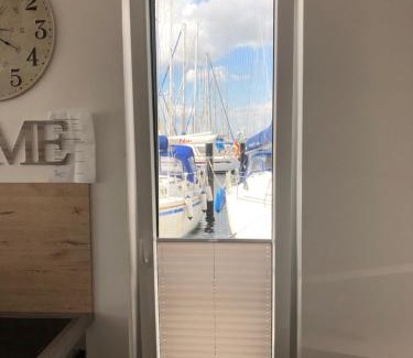 Grossenbrode Boat Rental | Schwimmendes Ferienhaus Heimathafen