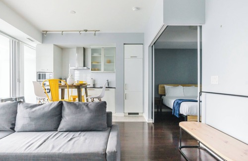 Downtown Toronto Hotel | Scotiabank Arena 3bed, 1bath Downtown Toronto W/Parking