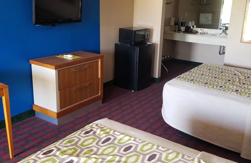 Hankamer Hotel | Scottish Inn & Suites