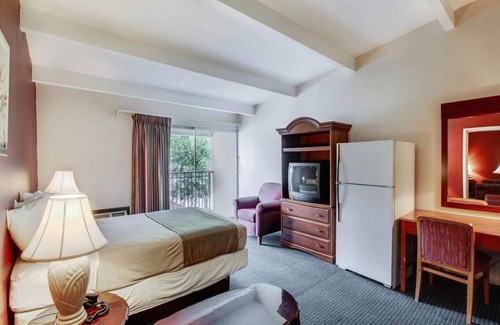 Cedar Knolls Hotel | Scottish Inn