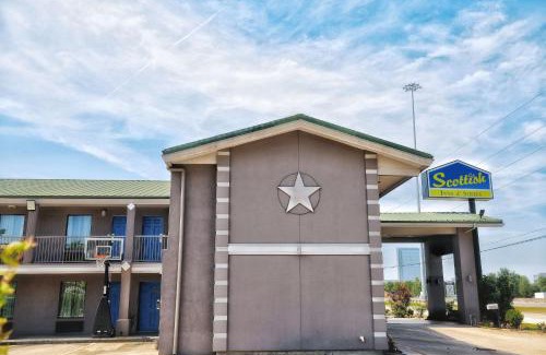 Shenandoah Hotel | Scottish Inns & Suites Shenandoah Woodlands Mall