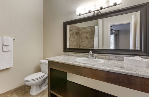 Scottsdale Links Resort | Scottsdale Links Resort-2 BEDROOM 1 KING 1 QUEEN SUITE HEARING ACCESSIBLE