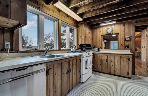 Cataumet House | Scraggy Neck 5-Bedroom Ocean View Retreat