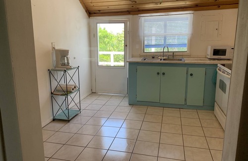 Cockburn Town Apartment | Sea Breeze Guest House - Grand Turk