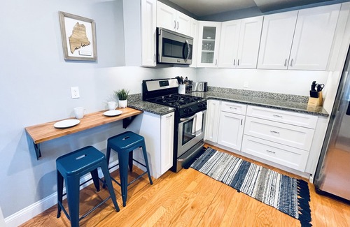 Kittery House | Sea-Esta House - Walk to DWTN Portsmouth, Shipyard; Drive to UNH, Beaches, Pease