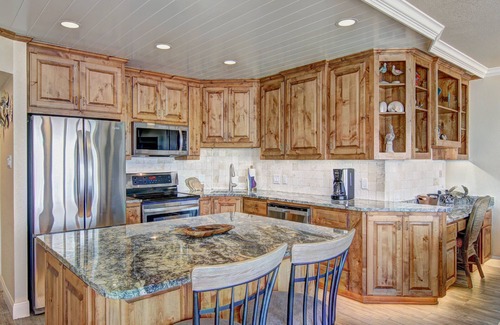 Port Aransas Condo | Sea Gull #806: Beachfront 2 Bedroom 2 Bathroom With Spectacular Views and 24 Hour Management