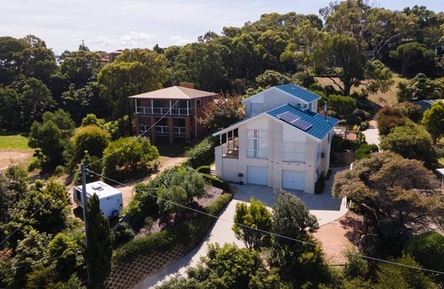 Lakes Entrance House | Sea Haven - Perfect for large families, with a great ocean view