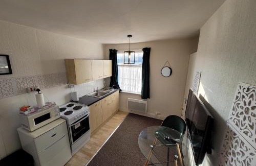 Scarborough Apartment | Sea side flat 5 with fast WIFI and free PARKING