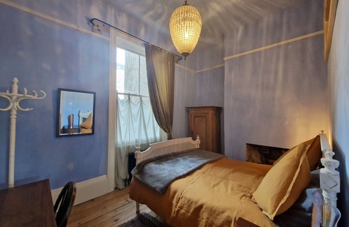 Margate Apartment | Sea Sprite, old Victorian hotel beach apartment with hot tub + garden in Margate