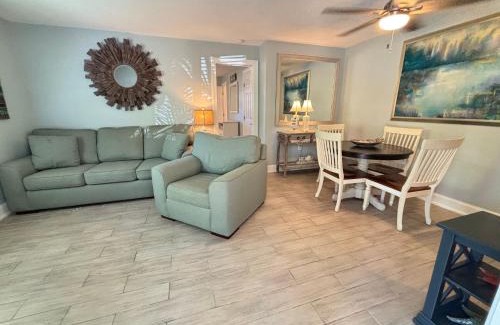 Bonita Shores Apartment | Sea Turtle - Fresh Spacious Cottage W&D Kit 1.3 Mi to Beach
