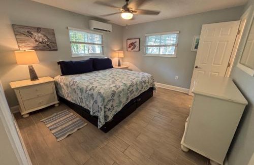 Bonita Shores Apartment | Sea Turtle - Fresh Spacious Cottage W&D Kit 1.3 Mi to Beach