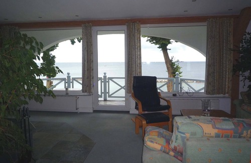 Schilksee Apartment | Sea view and beach on the doorstep: Ostsee-Strandvilla Schilksee, top floor vacation apartment