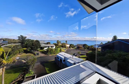 Gulf Harbour House | Sea View Holiday Home