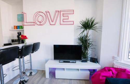 Margate Apartment | Sea View Sanctuary Apartment!