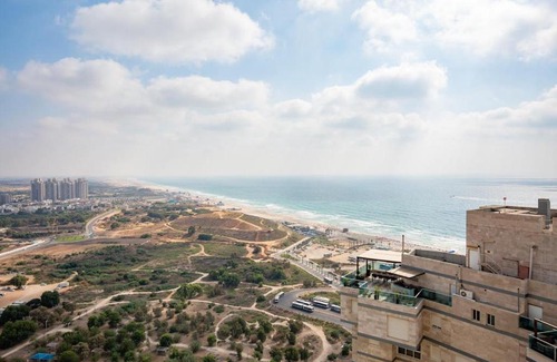 Bat Yam Apartment | Sea View & Sunset