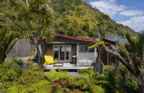 Punakaiki Cottage | Sea views and sunsets